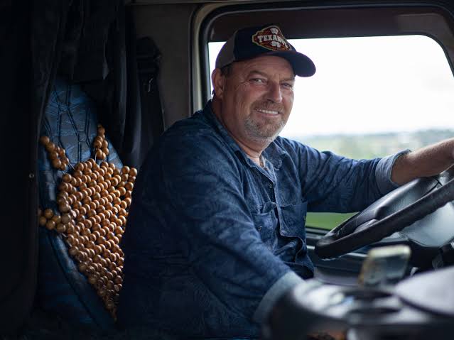 Foto do cliente Rodrigo Pereira, dono de auto elétrica de caminhões em Contagem, Minas Gerais